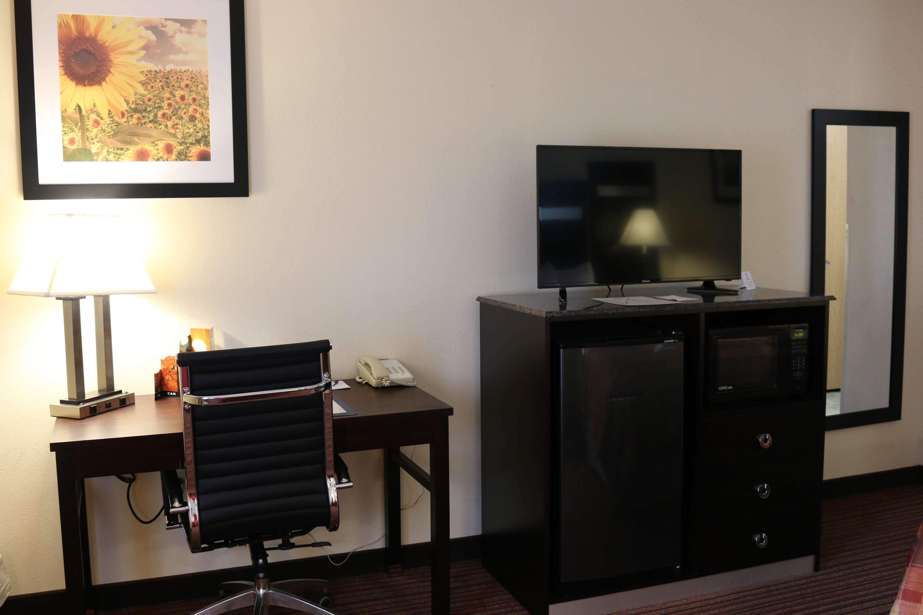 Best Western Parsons Inn מראה חיצוני תמונה