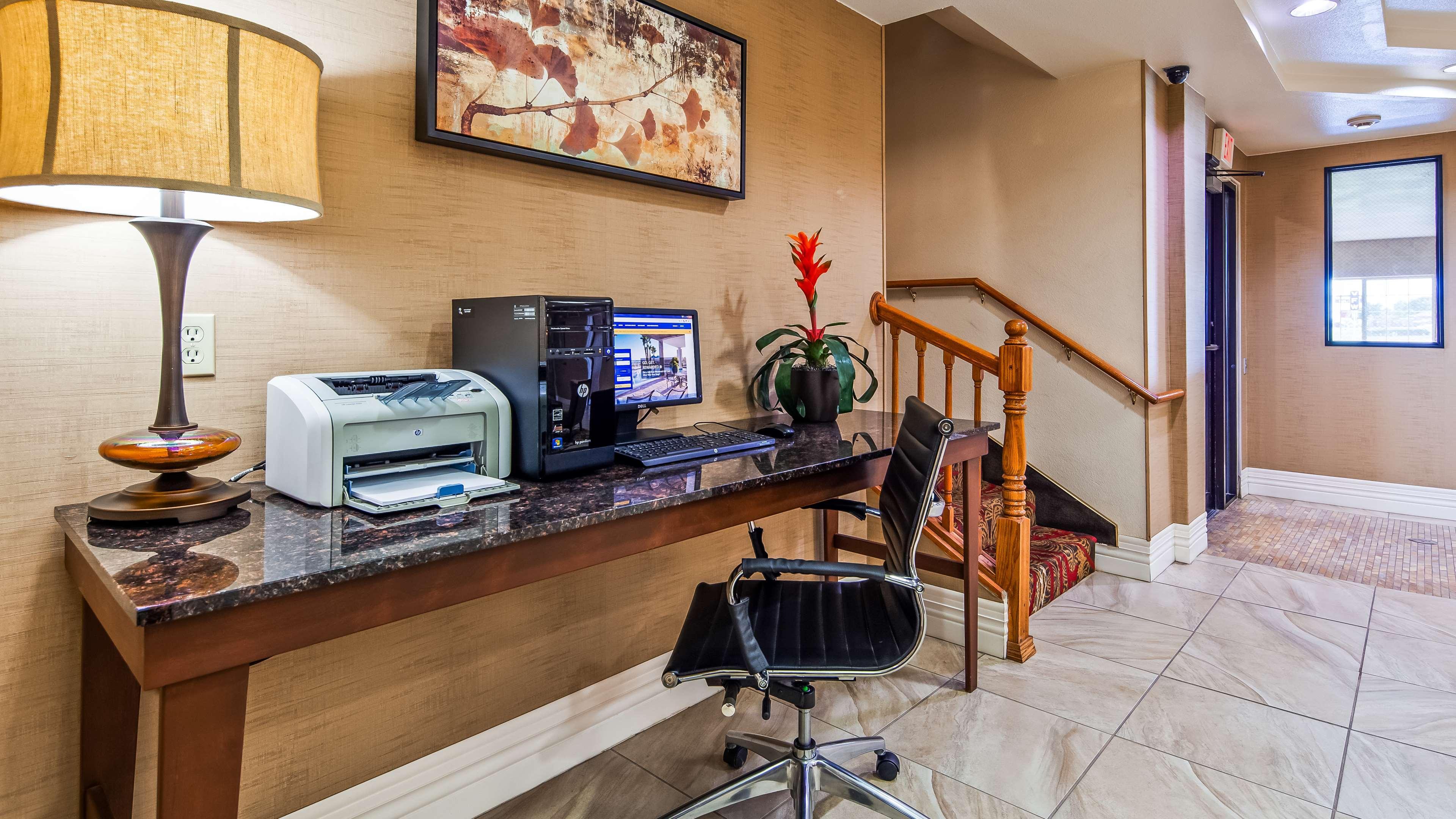 Best Western Parsons Inn מראה חיצוני תמונה