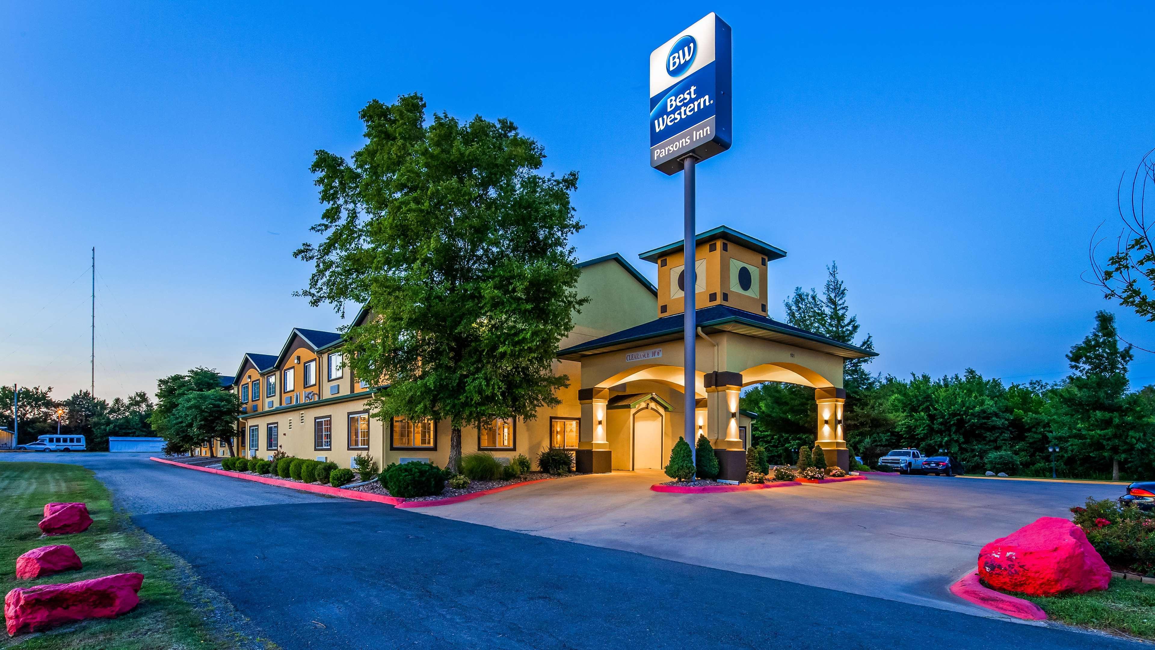 Best Western Parsons Inn מראה חיצוני תמונה