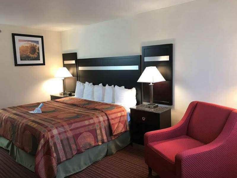 Best Western Parsons Inn מראה חיצוני תמונה